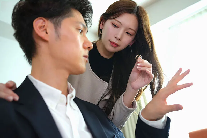 Cô vợ đi đi giã ngoại, anh xã ở nhà bị nhỏ em cô vợ gạ làm tình không trượt phát nào